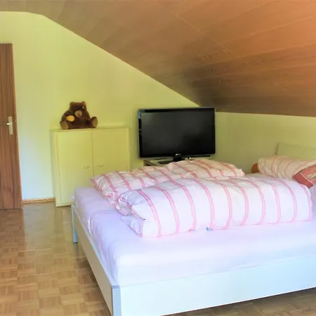 Blick Ins Gruene Apartment